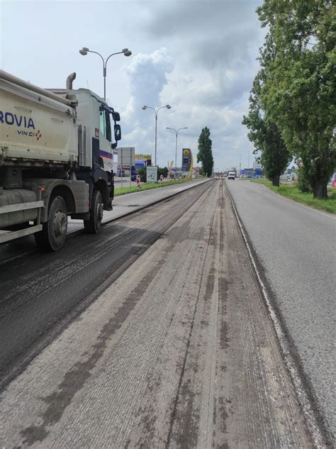 Pohľad na Trnavskú ulicu v Pezinku pred rekonštrukciou