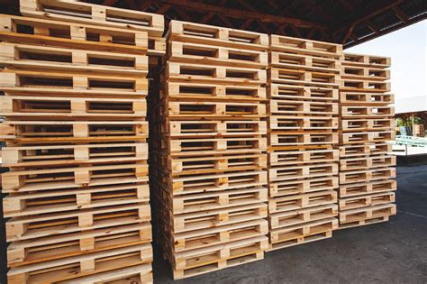 Rôzne typy paliet pre stavebné materiály