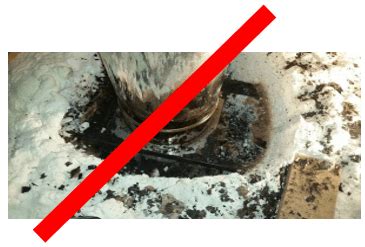 Nesprávny a nebezpečný spôsob aplikácie peny okolo komína