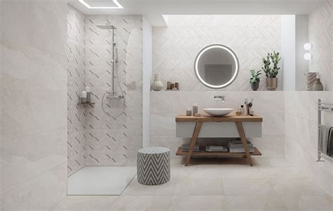 Kúpeľňové obklady s keramickou dlažbou