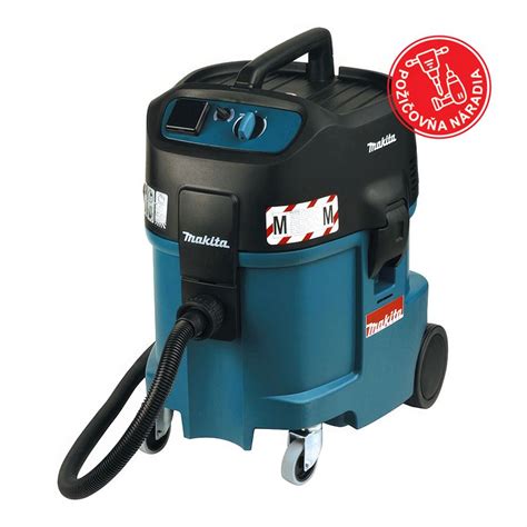 Priemyselný vysávač pri práci