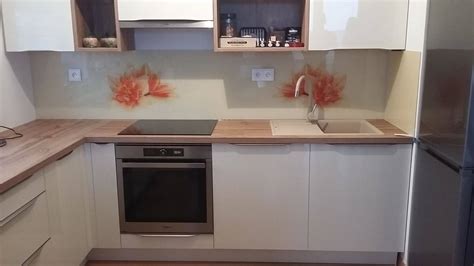 Nástroje na obkladanie kuchynskej zásteny