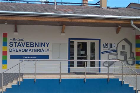 Exteriér predajne stavebnín s logom Stavebniny Bar v Prievidzi