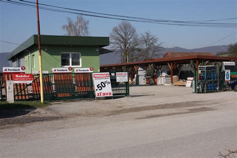 Exteriér predajne Bralux Stavebniny Rožňava