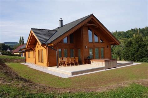 Štít domu s moderným obkladom