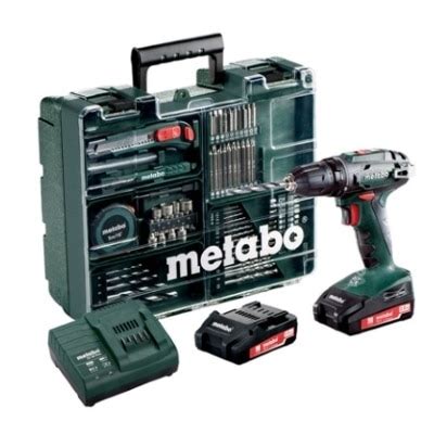 porovnanie aku skrutkovačov Makita a Metabo v dielni