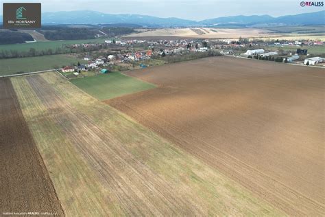 Pohľad na lokalitu priemyselnej zóny a dopravného uzla v Leviciach