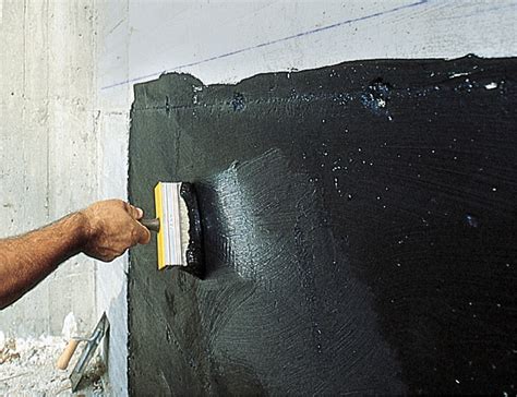 Použitie penetračného náteru na betónovú strechu
