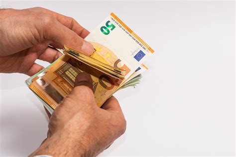 Základné podmienky nároku na dávku v nezamestnanosti