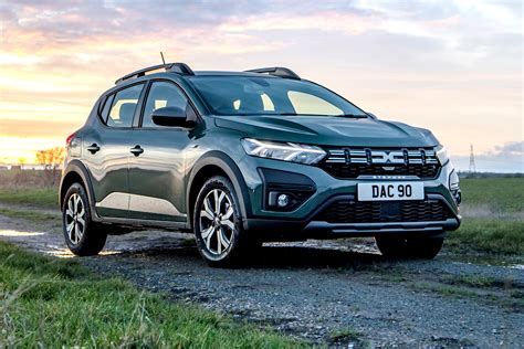 Dacia Sandero Stepway s otvoreným kufrom, ukážka vnútorného priestoru