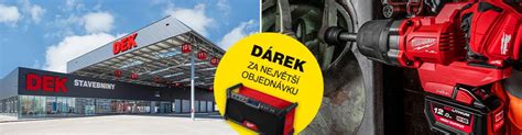 Zákazník preberá tovar v stavebninách DEK