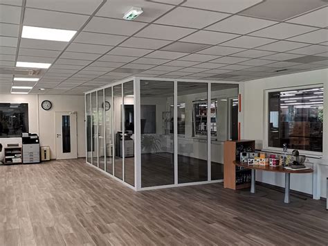 Použitie sklenených panelov v určitých častiach fasády