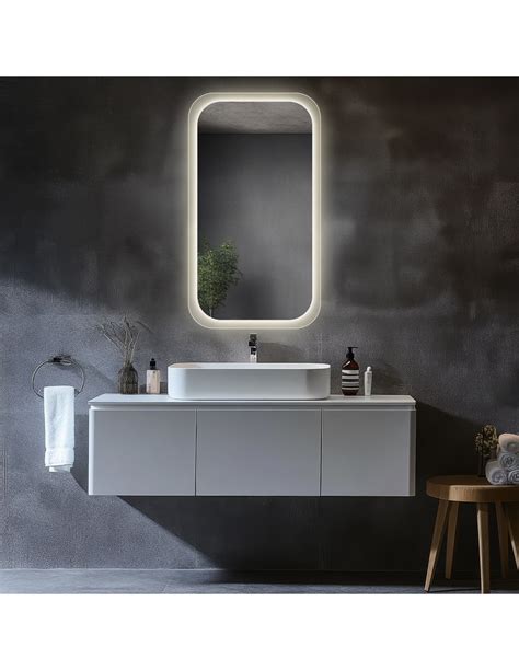 kúpeľňa so zrkadlom a LED podsvietením