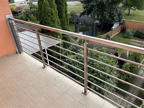 Moderné nerezové zábradlie na terase