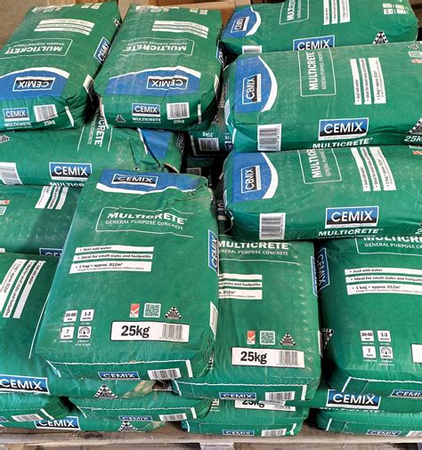 vrece minerálnej omietky Cemix 25kg na stavenisku