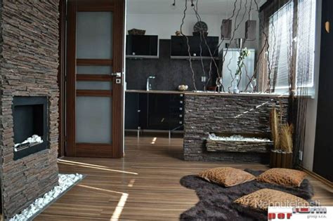 Dekoratívne kamenné obloženie dverí