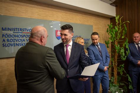 Tím odborných konzultantov a poradcov