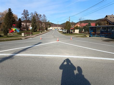 Vyznačenie línie obrubníkov šnúrou