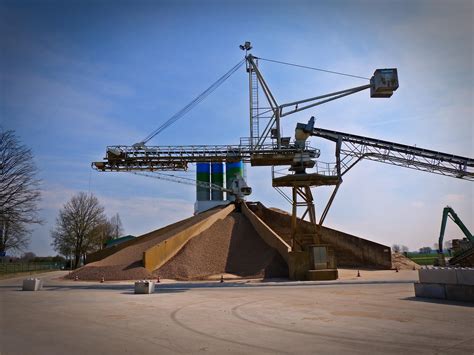 Nakladanie a preprava sypkých materiálov