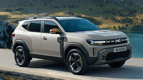 Otvorený motorový priestor Dacia Duster s viditeľným motorom