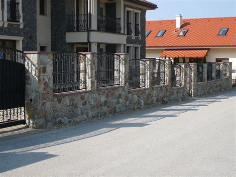 Ukážka realizácie exteriérového obkladu z prírodného kameňa na fasáde domu