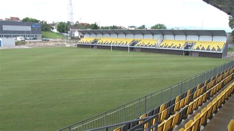 Pohľad na zrekonštruovaný futbalový štadión v Žiari nad Hronom