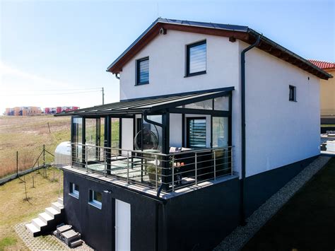 Ukážka rôznych typov exteriérových podláh na terase a v záhrade