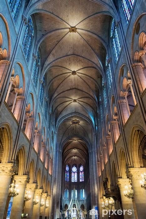 Interiér katedrály Notre Dame