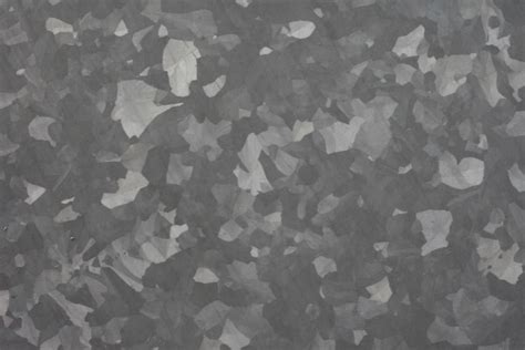 Ukážka rôznych materiálov káblových žľabov (oceľ, pozinkovaná oceľ)