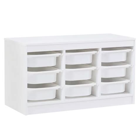 Ukážka organizácie vnútra skrine s úložnými boxami a závesnými systémami