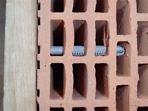 Hmoždinka do dutej tehly