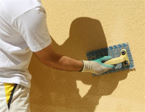 Aplikácia fasádnej omietky