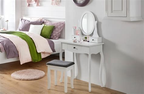 Romantická spálňa s ružovými prvkami