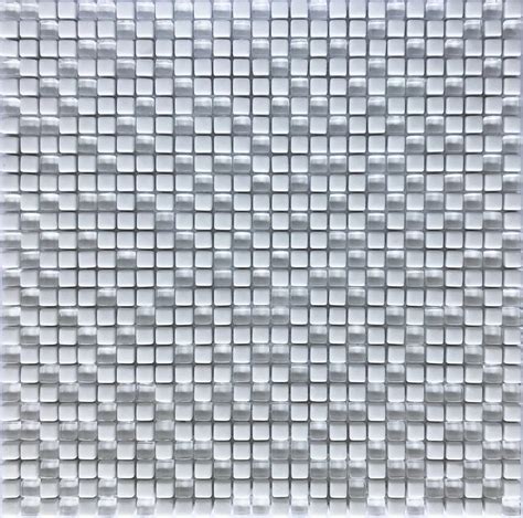 Biela sklenená mozaika v kuchyni