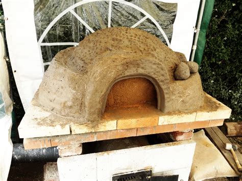 Proces omietania tehlovej pece pomocou hlinenej malty