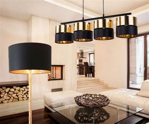 Dve plechovky žiaruvzdornej farby v čiernej a zlatej farbe. Výrobca „New-Tone“.