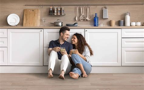 PVC podlaha v rolke ako obklad do kuchyne