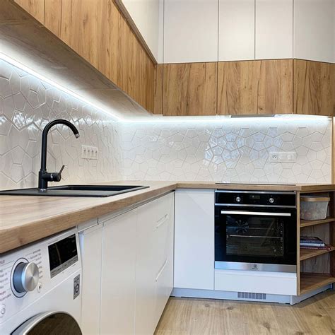 Biela lesklá kuchynská mozaika