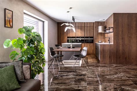 Interiér s dlažbou imitujúcou drevo