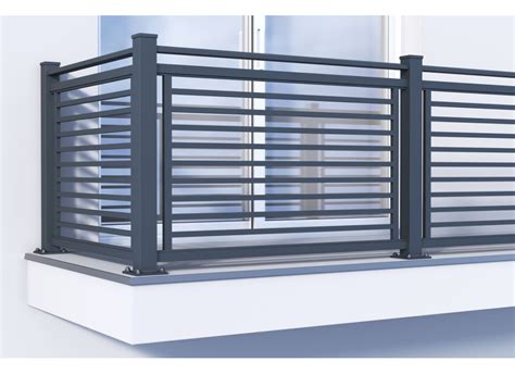 hliníkové zábradlie na balkóne