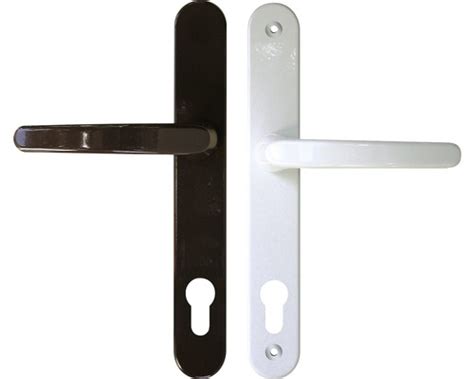 Schéma porovnávajúca štítové a rozetové kovanie.