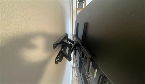 Náčrt montáže TV držiaka na stenu