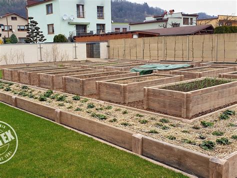 betonovy vyvyseny zahon