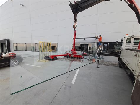 profesionálna montáž skleneného obkladu