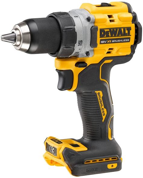 Aku vŕtačka DeWalt v akcii