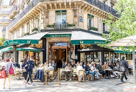 Kavárna Aux Deux Magots v Paríži