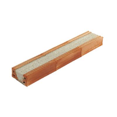 Detailná koláž rôznych stavebných materiálov: tehly, cement, izolačné dosky, strešné škridly, drevo, dlažba