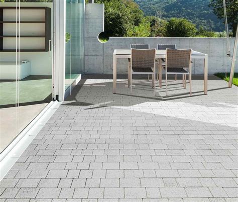 Rôzne formáty a povrchy dlažby