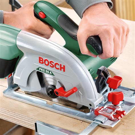 Nastavenie hĺbky rezu na píle Bosch PKS 55