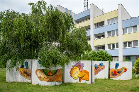 Betónové kvetináče vo verejnom priestore